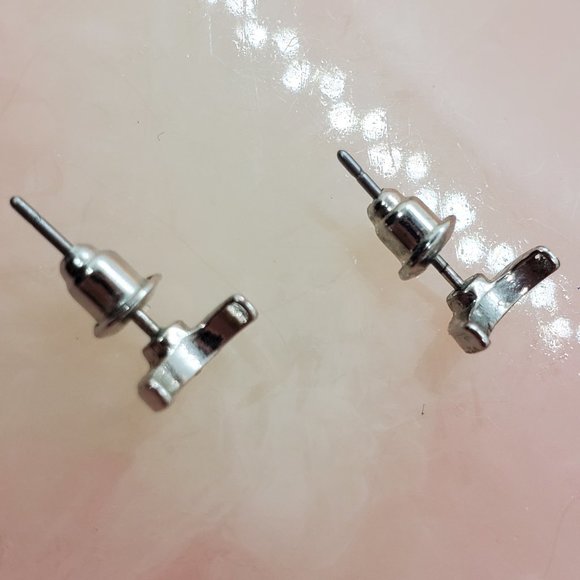 ๐ค BUNDLE TO SAVE ๐ค Hot Topic Silver-tone & Crystal Crescent Moon Stud Earrings - Picture 6 of 6